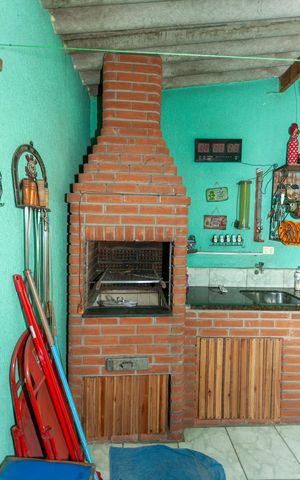 Casa à venda com 78m², 4 quartos e 3 vagasChurrasqueira