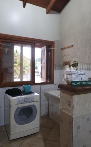 Casa à venda com 200m², 3 quartos e 3 vagasLavanderia