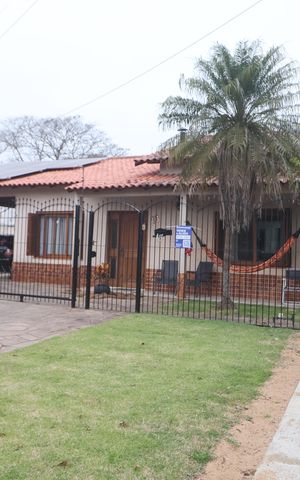 Casa à venda com 200m², 3 quartos e 3 vagasFachada