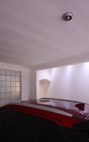 Casa à venda com 375m², 5 quartos e 3 vagas Casa à venda com 375m², 5 quartos e 3 vagasGaragem