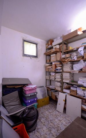 Casa à venda com 375m², 5 quartos e 3 vagas Casa à venda com 375m², 5 quartos e 3 vagasEdícula - Quarto