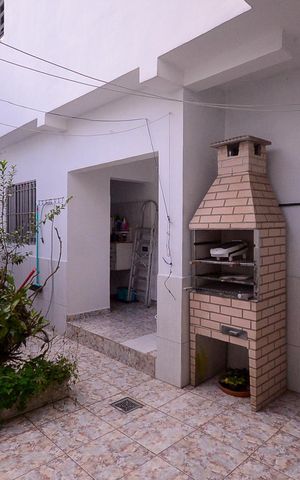 Casa à venda com 375m², 5 quartos e 3 vagas Casa à venda com 375m², 5 quartos e 3 vagasÁrea de Lazer/Quintal