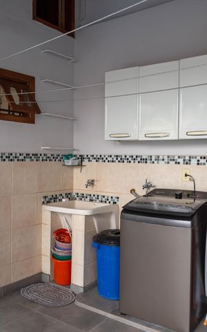 Casa à venda com 324m², 5 quartos e 4 vagas Casa à venda com 324m², 5 quartos e 4 vagasÁrea de Serviço
