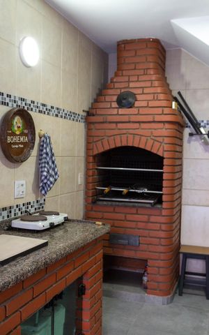 Casa à venda com 324m², 5 quartos e 4 vagas Casa à venda com 324m², 5 quartos e 4 vagasÁrea gourmet