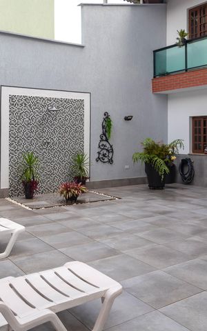 Casa à venda com 324m², 5 quartos e 4 vagas Casa à venda com 324m², 5 quartos e 4 vagasQuintal