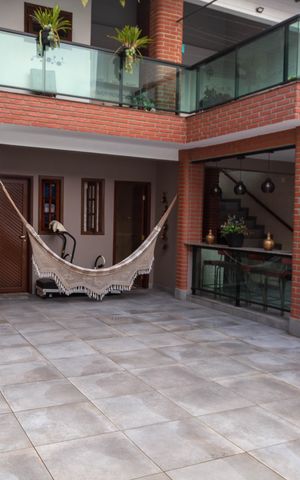 Casa à venda com 324m², 5 quartos e 4 vagas Casa à venda com 324m², 5 quartos e 4 vagasQuintal