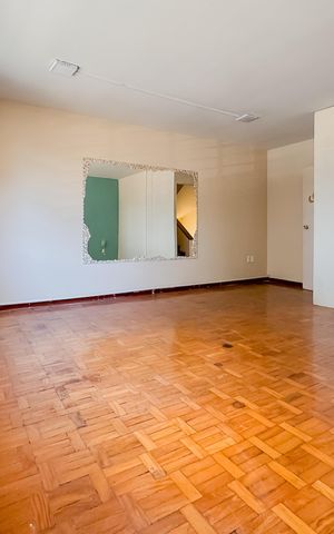 Casa para alugar com 227m², 3 quartos e 3 vagas Casa para alugar com 227m², 3 quartos e 3 vagasSala