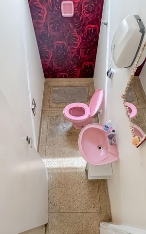 Casa para alugar com 227m², 3 quartos e 3 vagas Casa para alugar com 227m², 3 quartos e 3 vagasLavabo