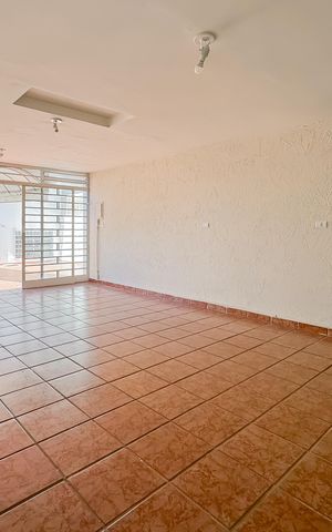 Casa para alugar com 227m², 3 quartos e 3 vagas Casa para alugar com 227m², 3 quartos e 3 vagasEdícula