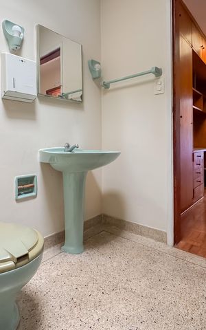 Casa para alugar com 227m², 3 quartos e 3 vagas Casa para alugar com 227m², 3 quartos e 3 vagasBanheiro Social