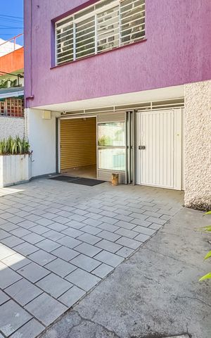 Casa para alugar com 227m², 3 quartos e 3 vagas Casa para alugar com 227m², 3 quartos e 3 vagasGaragem