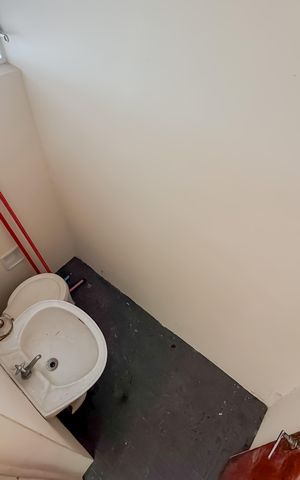 Casa para alugar com 227m², 3 quartos e 3 vagas Casa para alugar com 227m², 3 quartos e 3 vagasBanheiro da Edícula