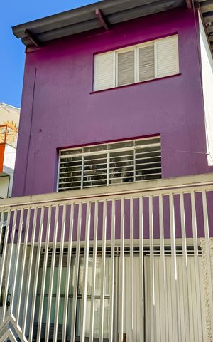 Casa para alugar com 227m², 3 quartos e 3 vagas Casa para alugar com 227m², 3 quartos e 3 vagasFachada e Plaquinha