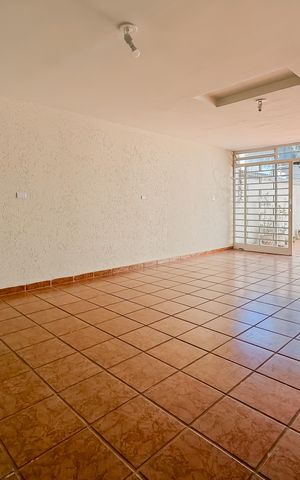 Casa para alugar com 227m², 3 quartos e 3 vagas Casa para alugar com 227m², 3 quartos e 3 vagasEdícula