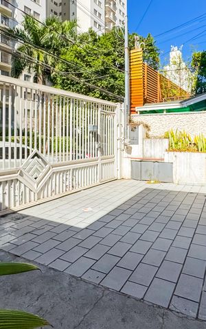 Casa para alugar com 227m², 3 quartos e 3 vagas Casa para alugar com 227m², 3 quartos e 3 vagasGaragem