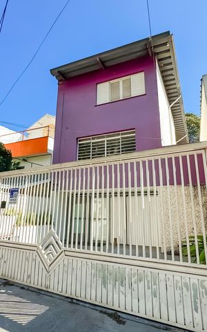 Casa para alugar com 227m², 3 quartos e 3 vagas Casa para alugar com 227m², 3 quartos e 3 vagasFachada