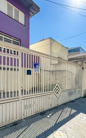 Casa para alugar com 227m², 3 quartos e 3 vagas Casa para alugar com 227m², 3 quartos e 3 vagasFachada