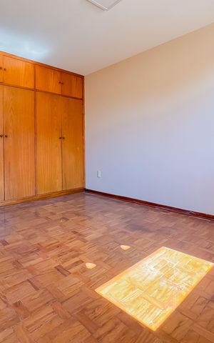 Casa para alugar com 227m², 3 quartos e 3 vagas Casa para alugar com 227m², 3 quartos e 3 vagasQuarto 2