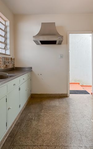 Casa para alugar com 227m², 3 quartos e 3 vagas Casa para alugar com 227m², 3 quartos e 3 vagasCozinha