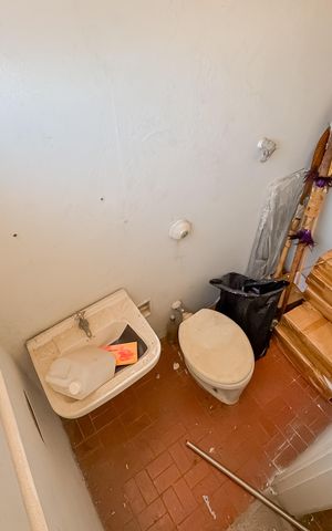 Casa para alugar com 227m², 3 quartos e 3 vagas Casa para alugar com 227m², 3 quartos e 3 vagasBanheiro de Serviço