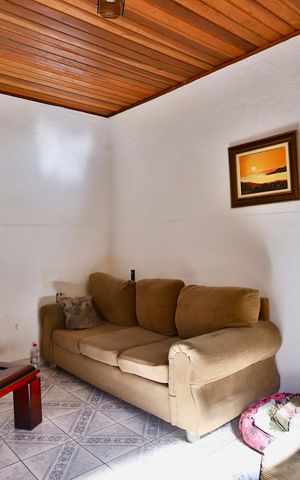 Casa à venda com 186m², 4 quartos e 3 vagas Casa à venda com 186m², 4 quartos e 3 vagasSala