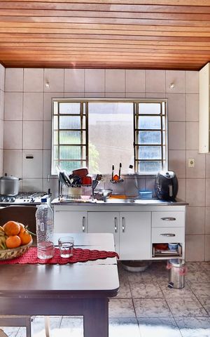 Casa à venda com 186m², 4 quartos e 3 vagas Casa à venda com 186m², 4 quartos e 3 vagasCozinha