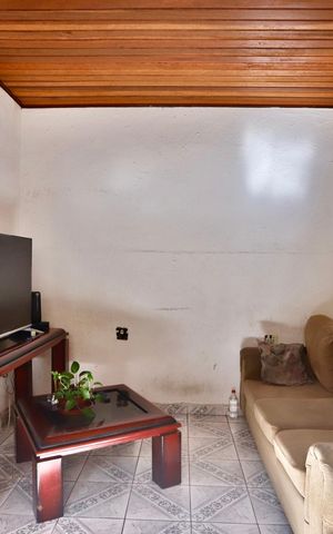 Casa à venda com 186m², 4 quartos e 3 vagas Casa à venda com 186m², 4 quartos e 3 vagasSala
