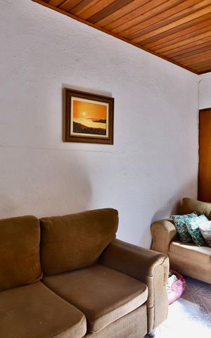 Casa à venda com 186m², 4 quartos e 3 vagas Casa à venda com 186m², 4 quartos e 3 vagasSala