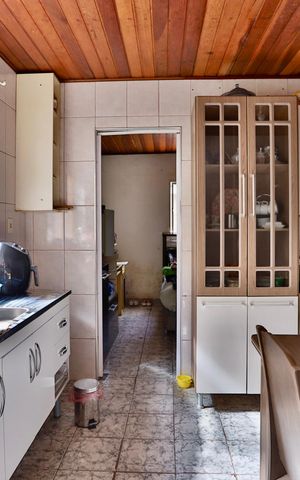 Casa à venda com 186m², 4 quartos e 3 vagas Casa à venda com 186m², 4 quartos e 3 vagasCozinha