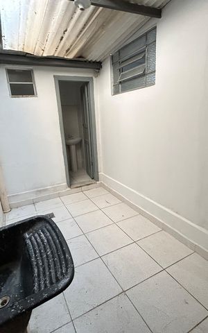 Casa para alugar com 50m², 1 quarto e sem vagaÁrea de Serviço