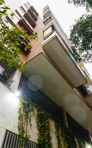 Apartamento à venda com 136m², 3 quartos e 1 vaga Apartamento à venda com 136m², 3 quartos e 1 vagaFachada - Placa