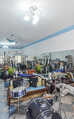 Casa de condomínio à venda com 700m², 5 quartos e 3 vagas Casa de condomínio à venda com 700m², 5 quartos e 3 vagasAcademia