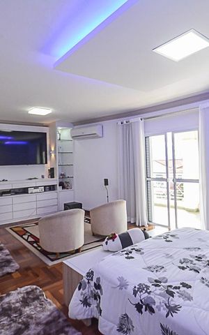 Casa de condomínio à venda com 700m², 5 quartos e 3 vagas Casa de condomínio à venda com 700m², 5 quartos e 3 vagasQuarto Suíte