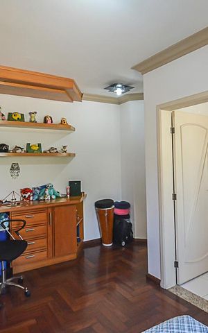 Casa de condomínio à venda com 700m², 5 quartos e 3 vagas Casa de condomínio à venda com 700m², 5 quartos e 3 vagasSuíte 4