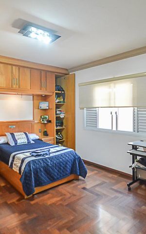 Casa de condomínio à venda com 700m², 5 quartos e 3 vagas Casa de condomínio à venda com 700m², 5 quartos e 3 vagasSuíte 5