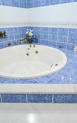 Casa de condomínio à venda com 700m², 5 quartos e 3 vagas Casa de condomínio à venda com 700m², 5 quartos e 3 vagasBanheiro da Suíte 1