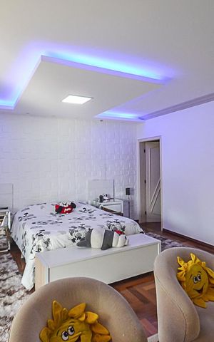 Casa de condomínio à venda com 700m², 5 quartos e 3 vagas Casa de condomínio à venda com 700m², 5 quartos e 3 vagasSuíte 1