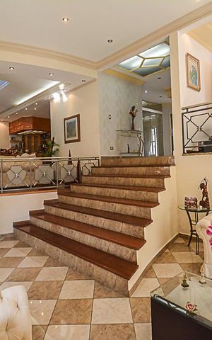 Casa de condomínio à venda com 700m², 5 quartos e 3 vagas Casa de condomínio à venda com 700m², 5 quartos e 3 vagasSala 2