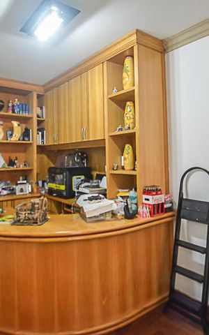 Casa de condomínio à venda com 700m², 5 quartos e 3 vagas Casa de condomínio à venda com 700m², 5 quartos e 3 vagasEscritório