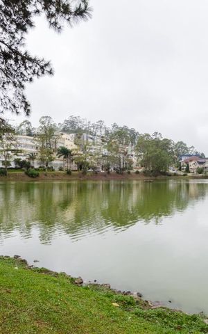 Casa de condomínio à venda com 700m², 5 quartos e 3 vagas Casa de condomínio à venda com 700m², 5 quartos e 3 vagasÁrea comum