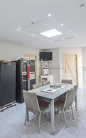 Casa de condomínio à venda com 700m², 5 quartos e 3 vagas Casa de condomínio à venda com 700m², 5 quartos e 3 vagasCozinha