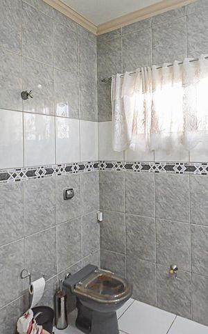 Casa de condomínio à venda com 700m², 5 quartos e 3 vagas Casa de condomínio à venda com 700m², 5 quartos e 3 vagasLavabo