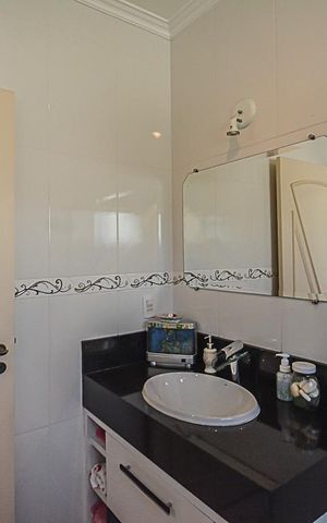 Casa de condomínio à venda com 700m², 5 quartos e 3 vagas Casa de condomínio à venda com 700m², 5 quartos e 3 vagasBanheiro da Suíte 4
