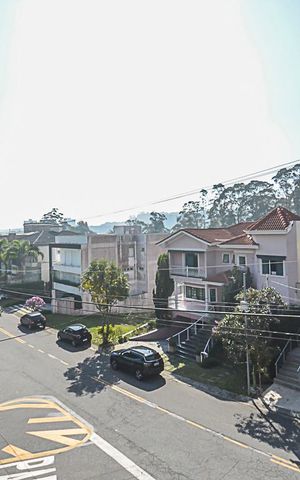 Casa de condomínio à venda com 700m², 5 quartos e 3 vagas Casa de condomínio à venda com 700m², 5 quartos e 3 vagasVista da Sacada Suíte 1