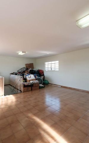 Casa à venda com 390m², 3 quartos e 8 vagasSalão