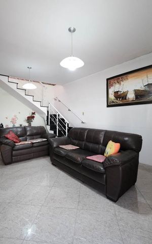 Casa à venda com 390m², 3 quartos e 8 vagasSala