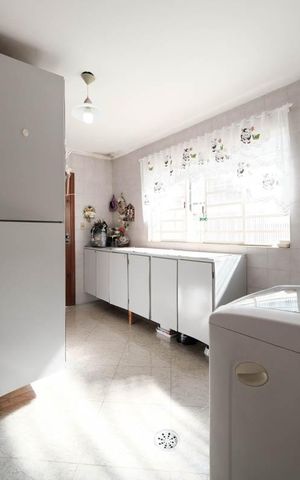 Casa à venda com 390m², 3 quartos e 8 vagasÁrea de Serviço