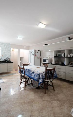 Casa à venda com 390m², 3 quartos e 8 vagasCozinha