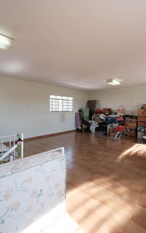 Casa à venda com 390m², 3 quartos e 8 vagasSalão