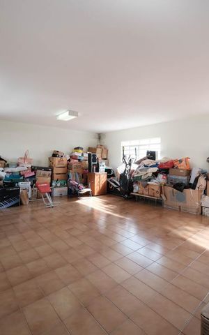 Casa à venda com 390m², 3 quartos e 8 vagasSalão